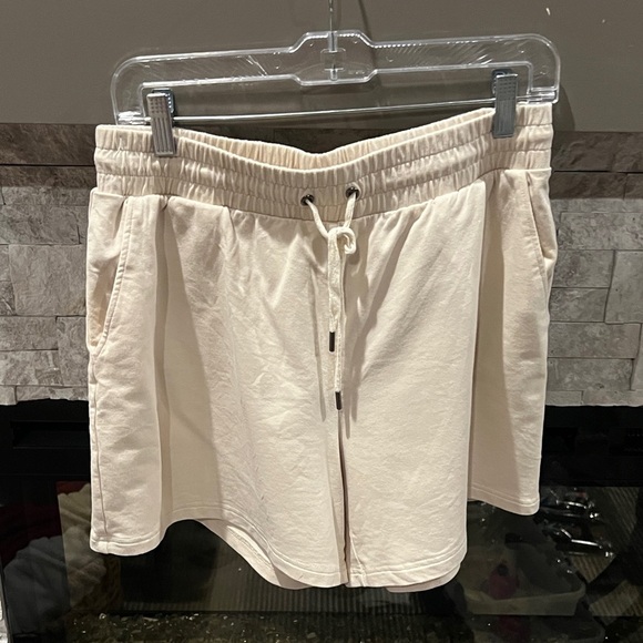 Banana Republic Pants - Banana Republic Cream  Drawstring Shorts size 8